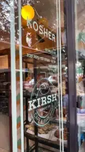 מדבקות לחלונות כניסה לעסק